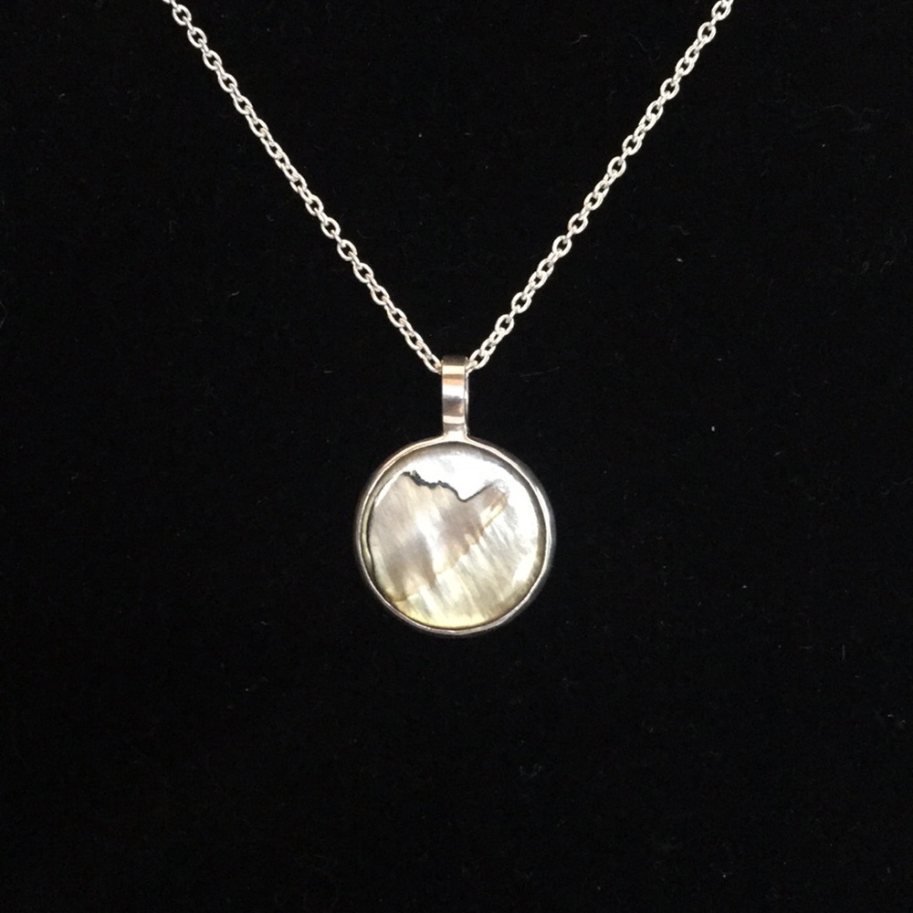 Baroni Sterling Silver Chain with Shell Pendant